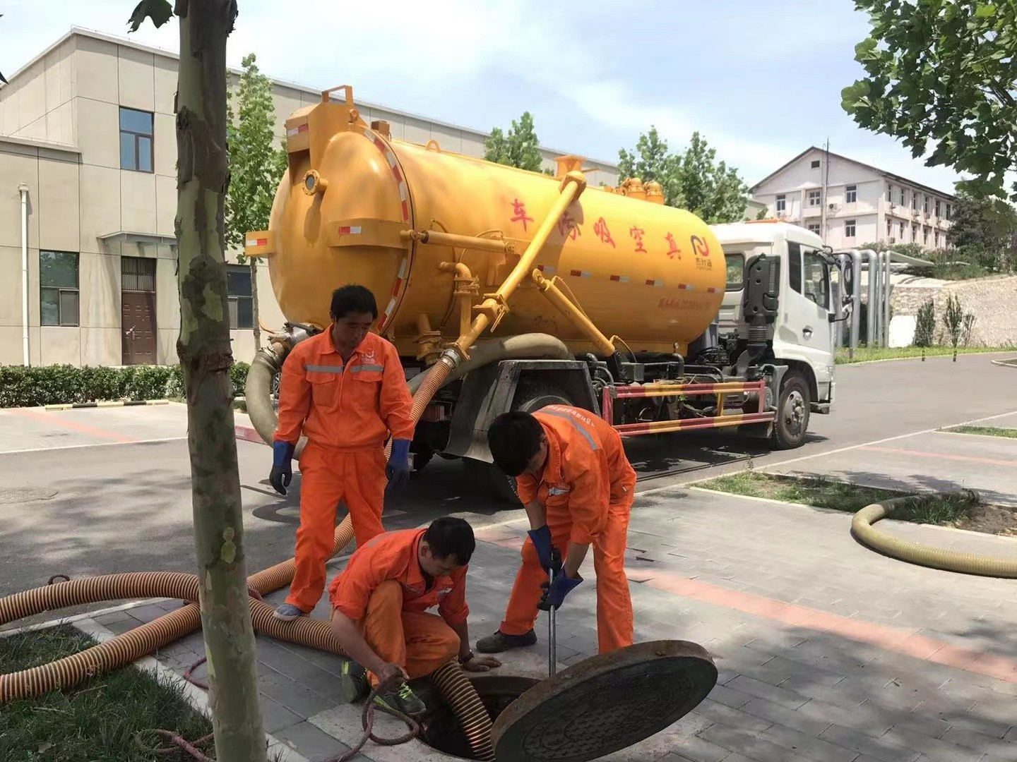 汕头化粪池清理与5-8吨吸粪车施工效率分析